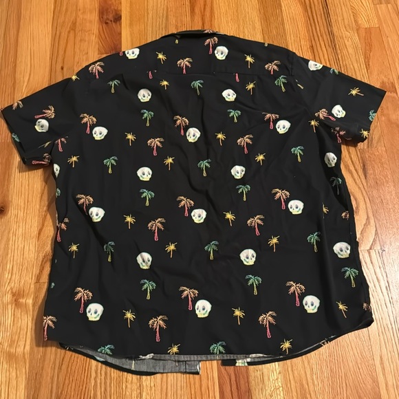 American Eagle Skulls Palm Trees Short Sleeve Button Down Shirt - Picture 7 of 7